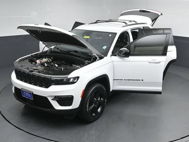 Used 2023 Jeep Grand Cherokee Limited w/ Black Appearance Package AWD/4WD image 54