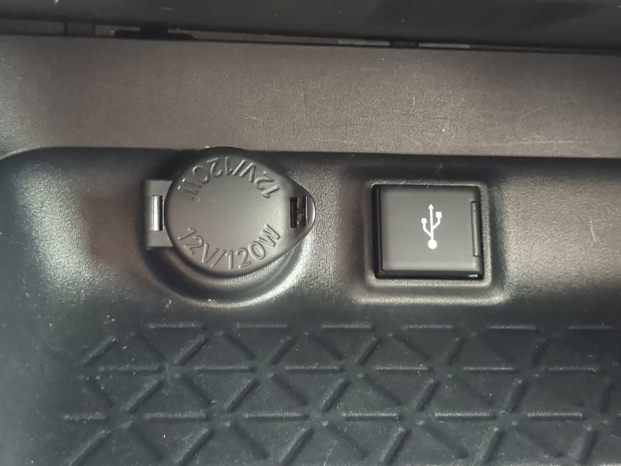 Used 2022 Toyota RAV4 XLE FWD image 19