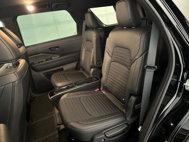 Used 2025 Nissan Pathfinder Rock Creek AWD/4WD image 23