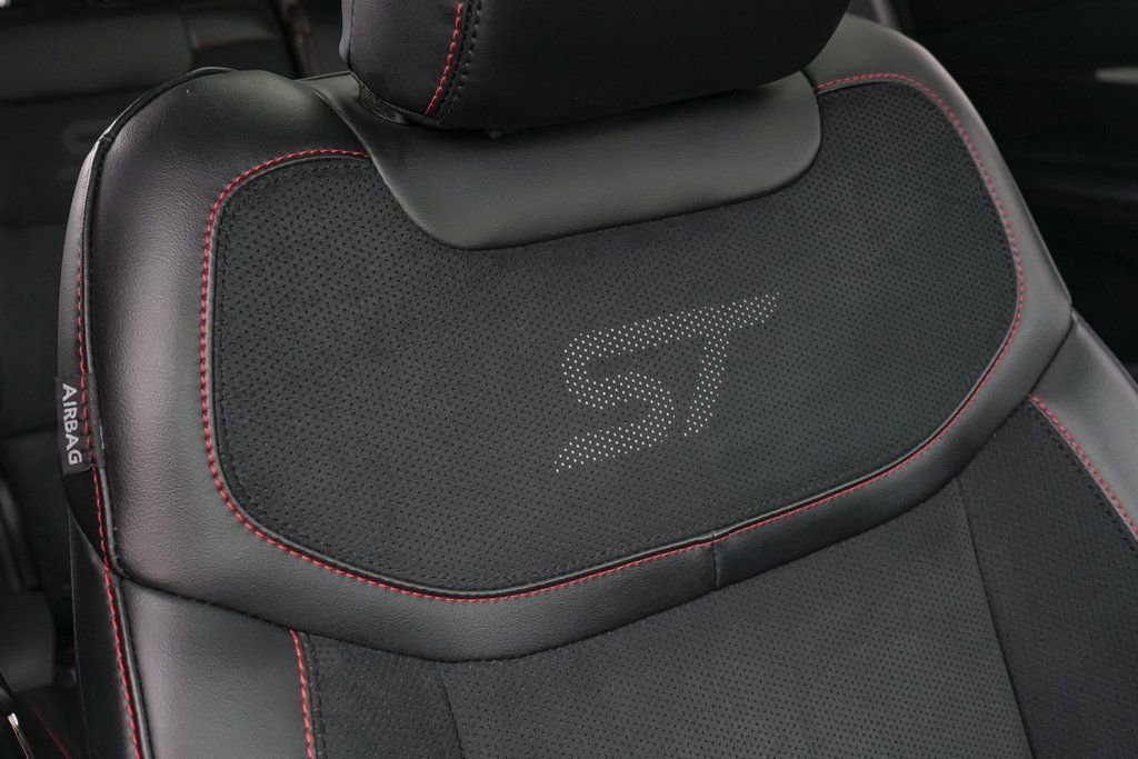 Certified 2025 Ford Explorer ST image 30