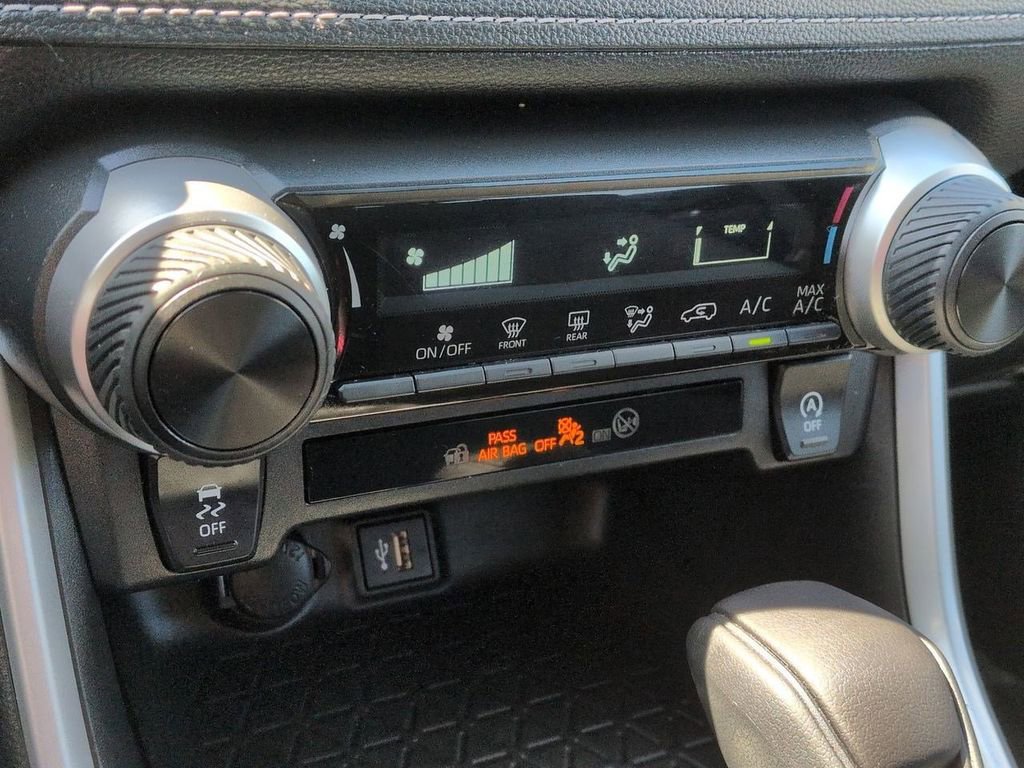 Used 2023 Toyota RAV4 LE AWD/4WD image 18