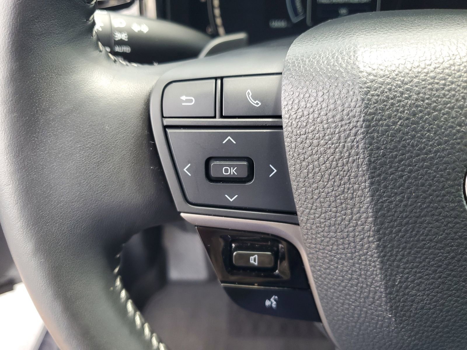 Used 2025 Toyota Camry SE FWD image 20