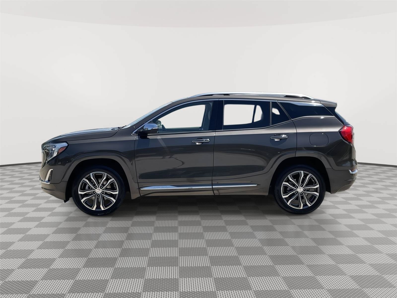 Used 2019 GMC Terrain Denali w/ Advanced Safety Package AWD/4WD image 2