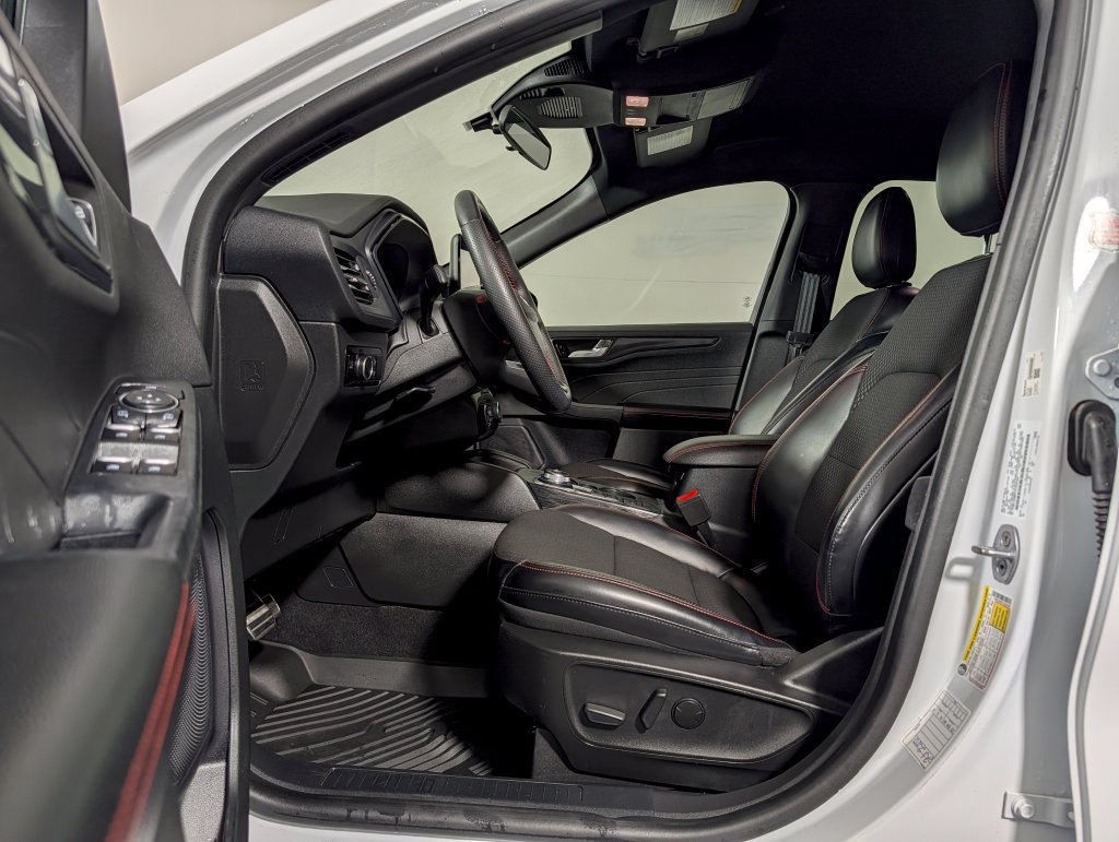 Certified 2023 Ford Escape ST-Line w/ Cold Weather Package FWD image 9