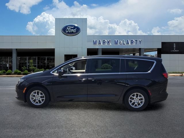 Used 2022 Chrysler Voyager LX FWD image 2
