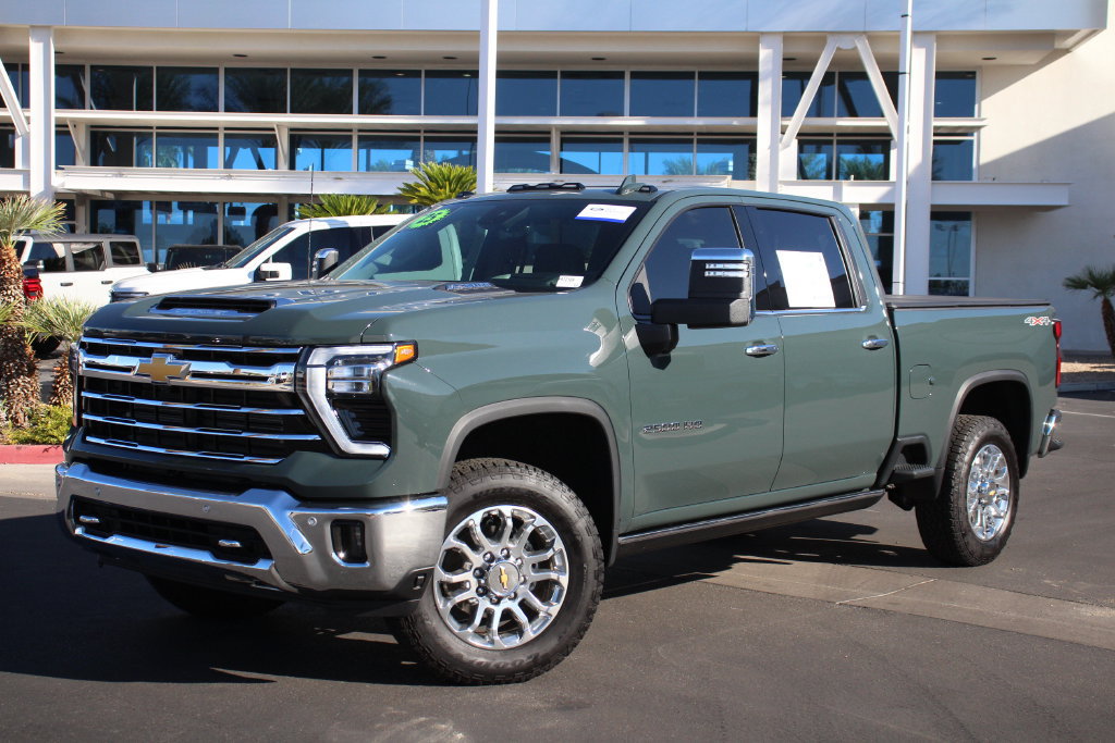 Used 2025 Chevrolet Silverado 2500 LTZ w/ LTZ Premium Package AWD/4WD image 1