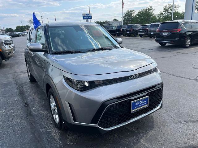Used 2025 Kia Soul LX w/ LX Technology Package FWD image 8