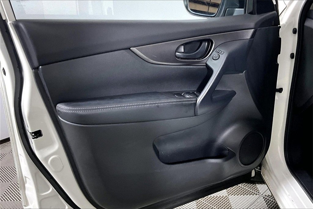 Used 2021 Nissan Rogue Sport S image 18