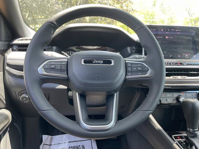Used 2026 Jeep Compass Limited AWD/4WD image 12