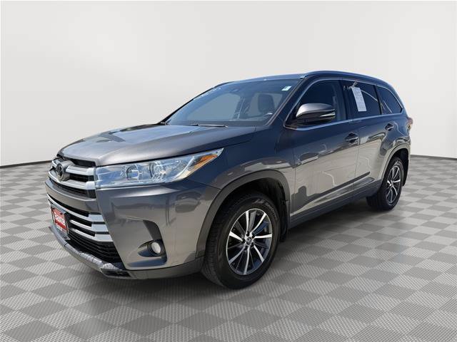 Used 2017 Toyota Highlander XLE AWD/4WD image 3