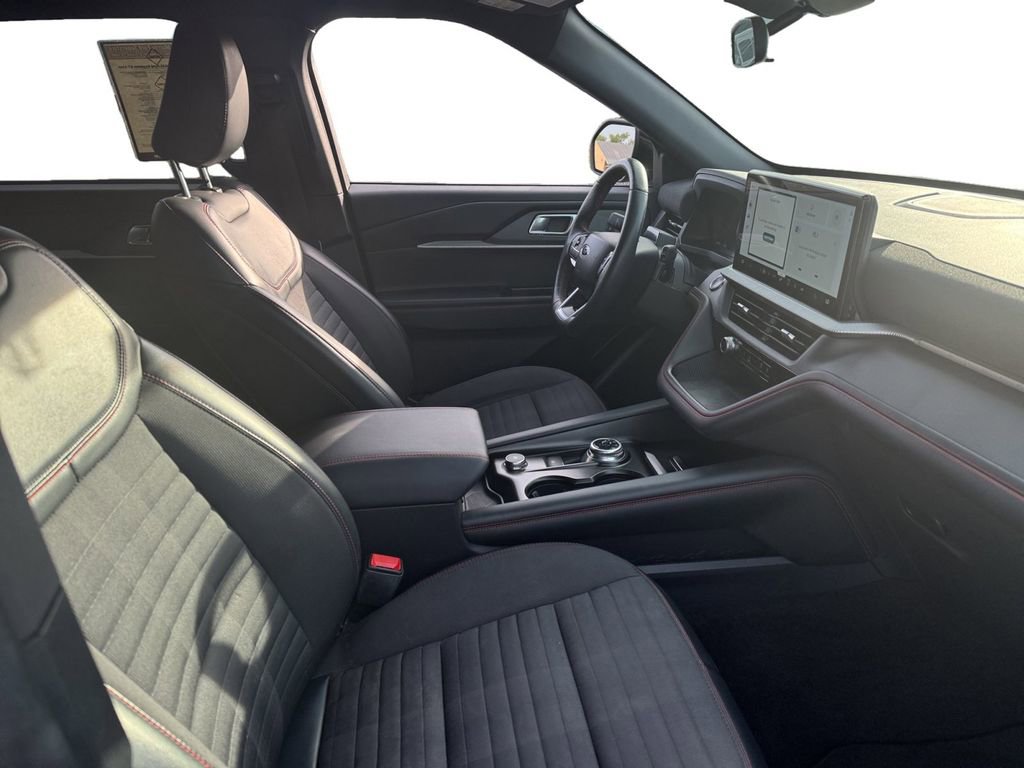Certified 2025 Ford Explorer ST-Line w/ ST-Line Street Pack AWD/4WD image 20