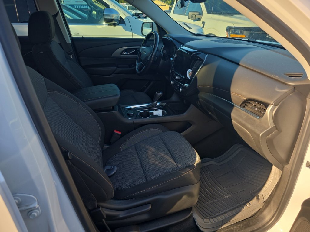 Used 2020 Chevrolet Traverse LT FWD image 3