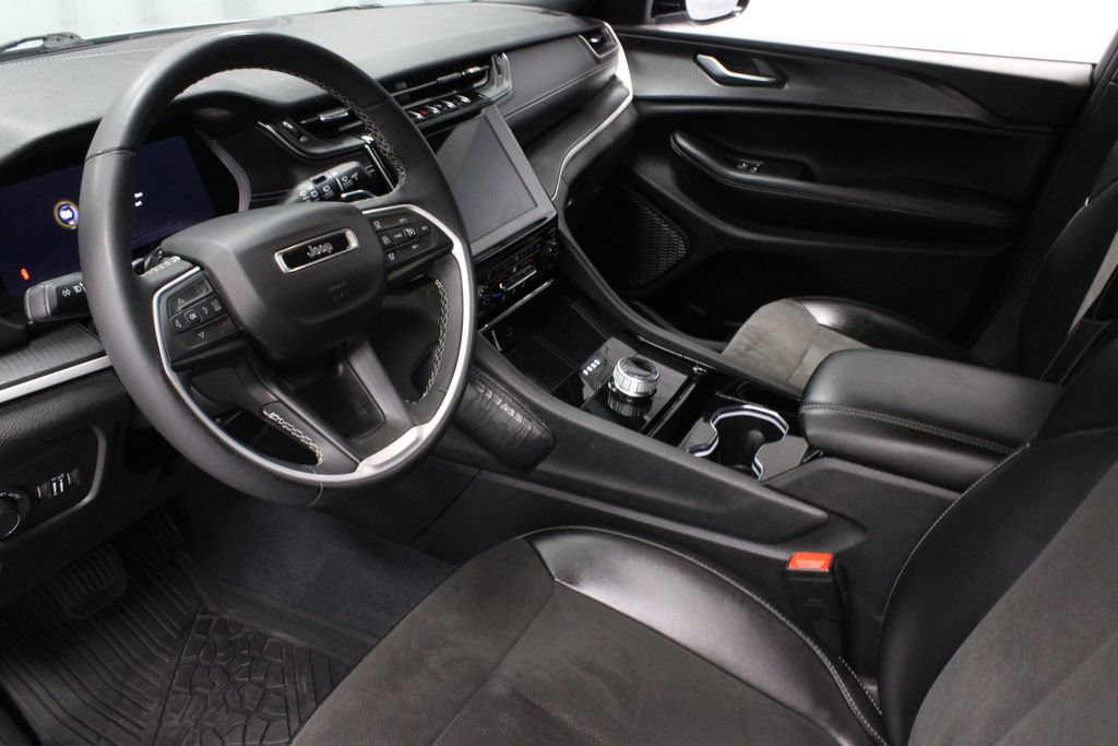 Used 2023 Jeep Grand Cherokee Altitude AWD/4WD image 22