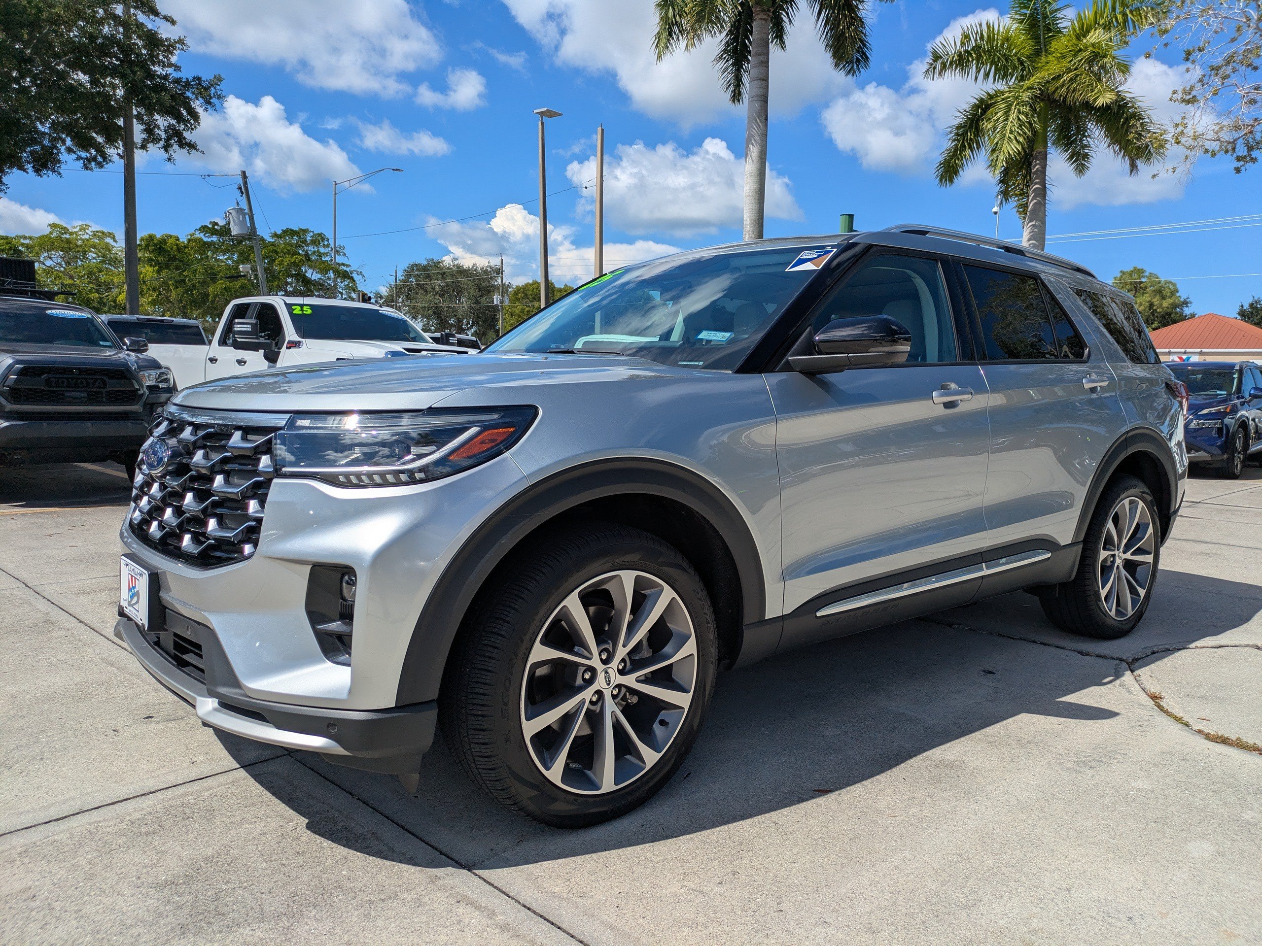 Certified 2025 Ford Explorer Platinum w/ Ultimate Package AWD/4WD image 7