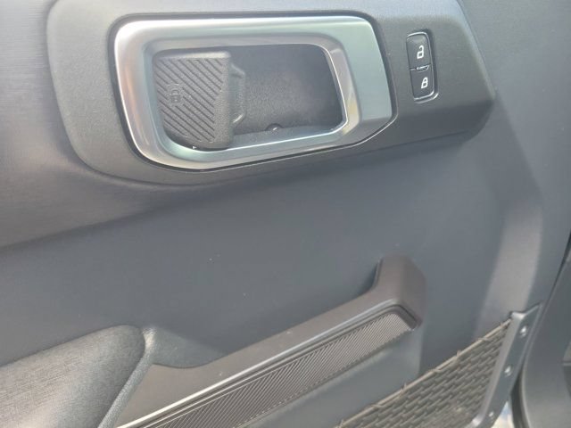 Certified 2025 Ford Bronco Outer Banks w/ Sasquatch Package AWD/4WD image 23