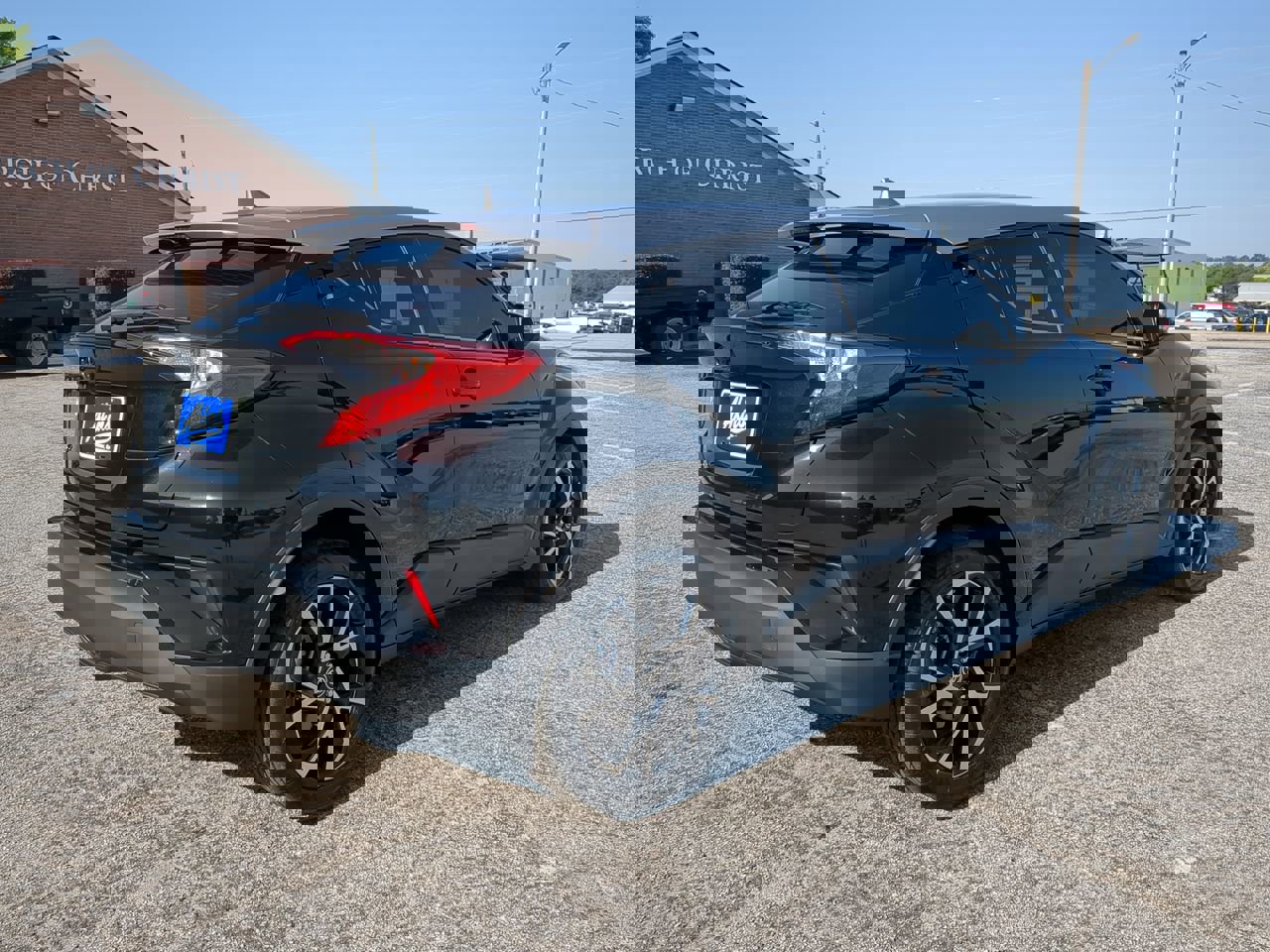 Used 2020 Toyota C-HR XLE FWD image 4