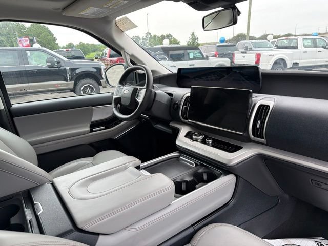 Certified 2025 Ford Expedition Active AWD/4WD image 36