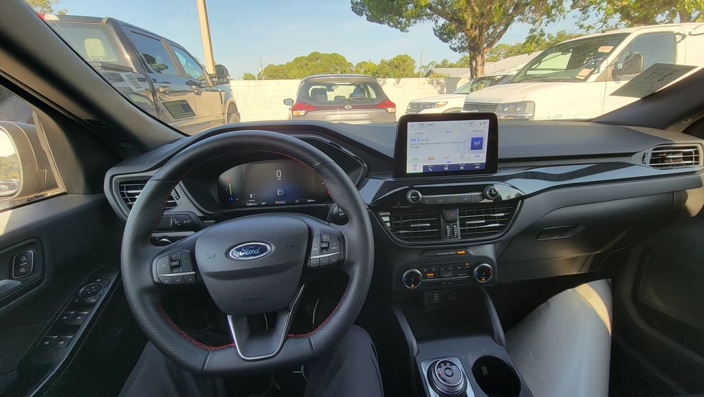 Certified 2025 Ford Escape ST-Line FWD image 14