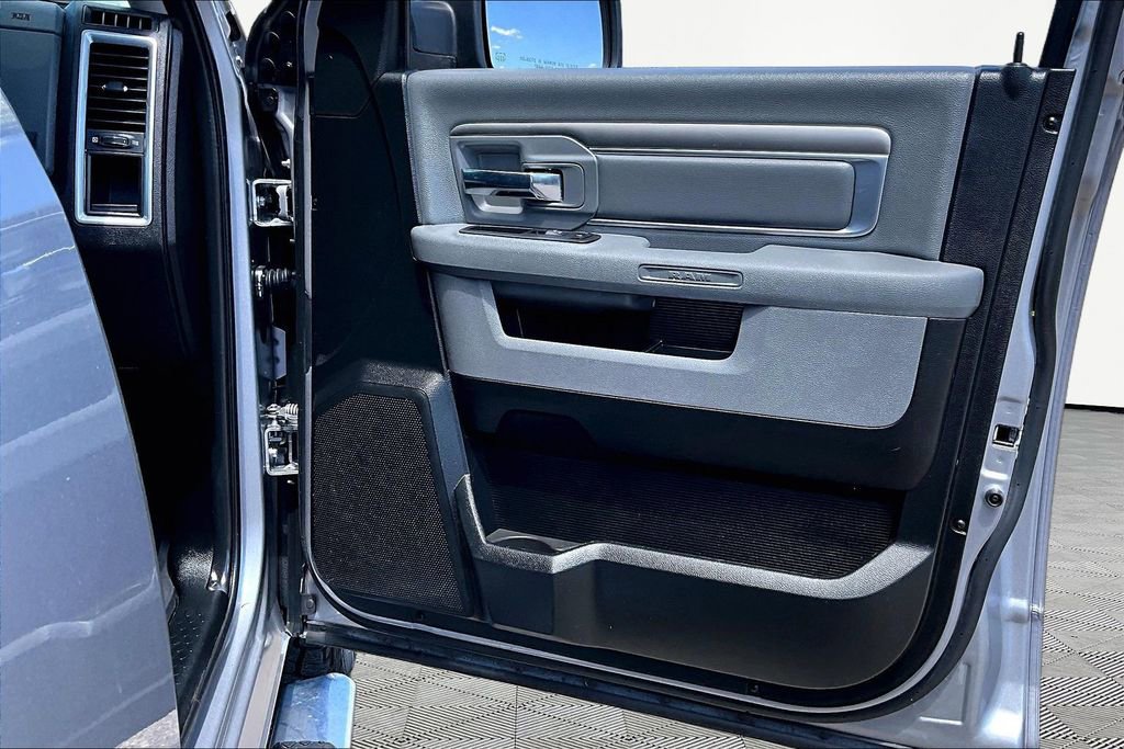 Used 2020 RAM 1500 Classic SLT w/ Luxury Group RWD image 25