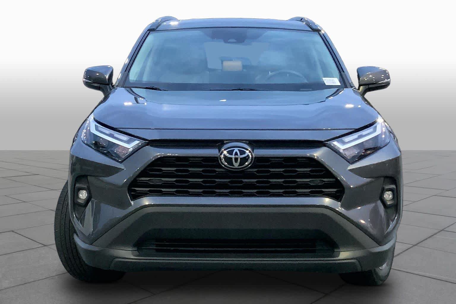 Used 2023 Toyota RAV4 XLE Premium FWD image 4