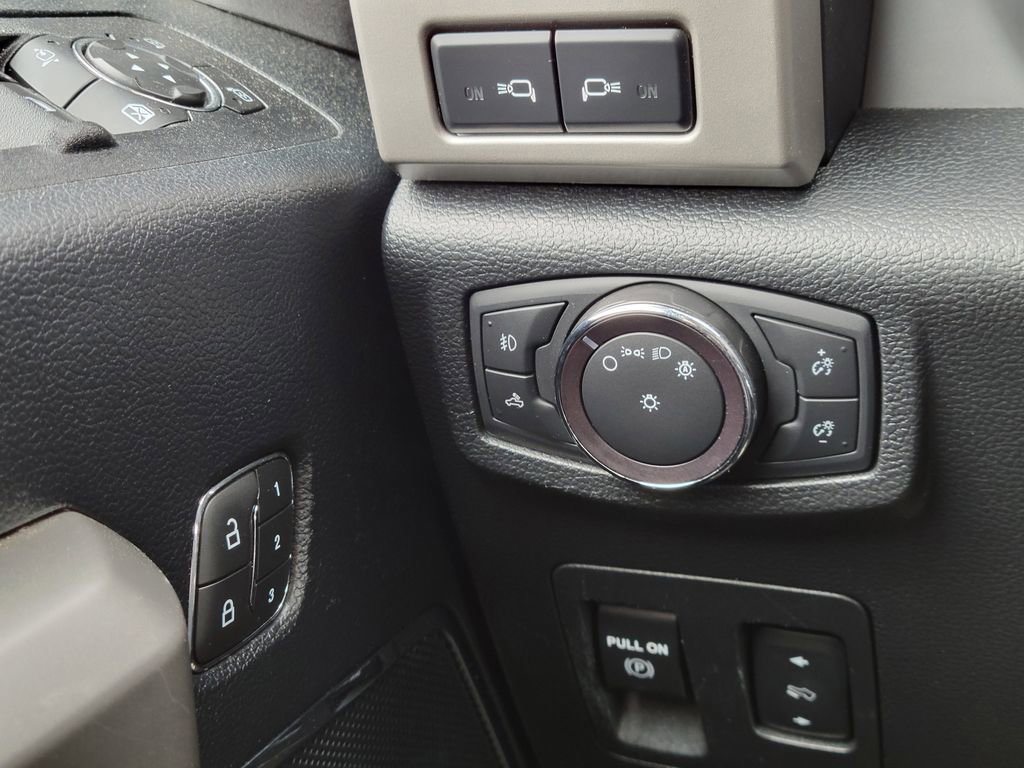 Certified 2020 Ford F150 Lariat w/ Equipment Group 502A Luxury image 27