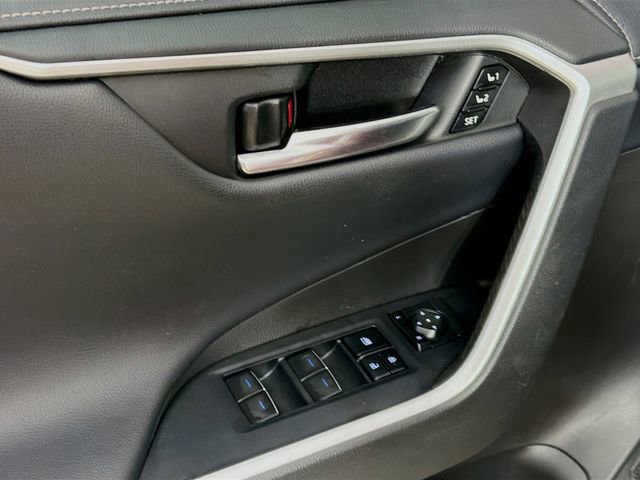 Used 2022 Toyota RAV4 Limited AWD/4WD image 20