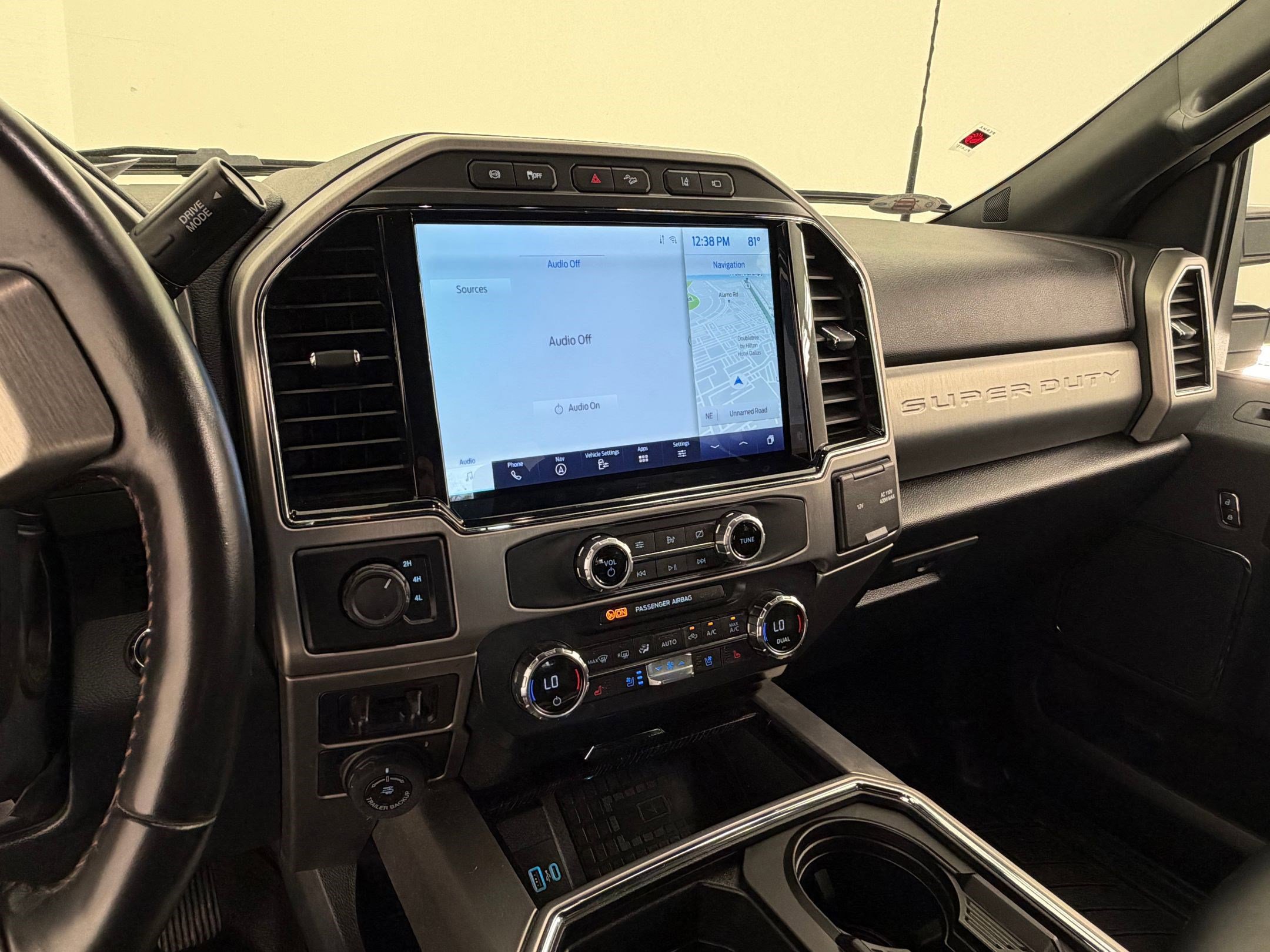 Certified 2022 Ford F450 Platinum w/ FX4 Off-Road Package image 27