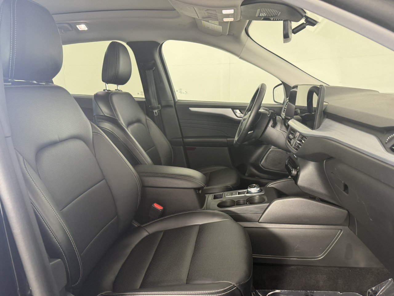 Certified 2025 Ford Escape Platinum AWD/4WD image 10