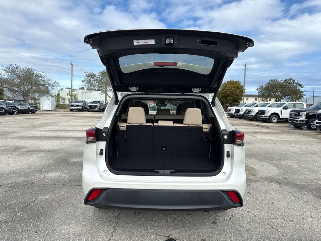 Used 2021 Toyota Highlander XLE image 30