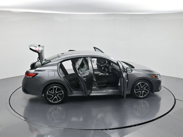 Used 2025 Nissan Sentra SR FWD image 46