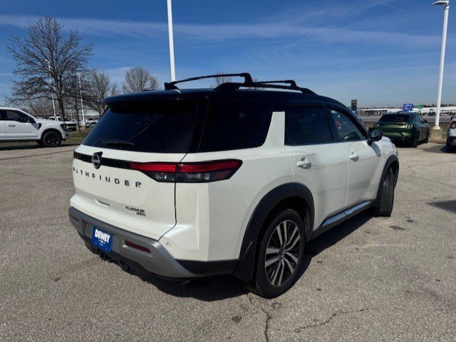 Used 2024 Nissan Pathfinder Platinum image 5