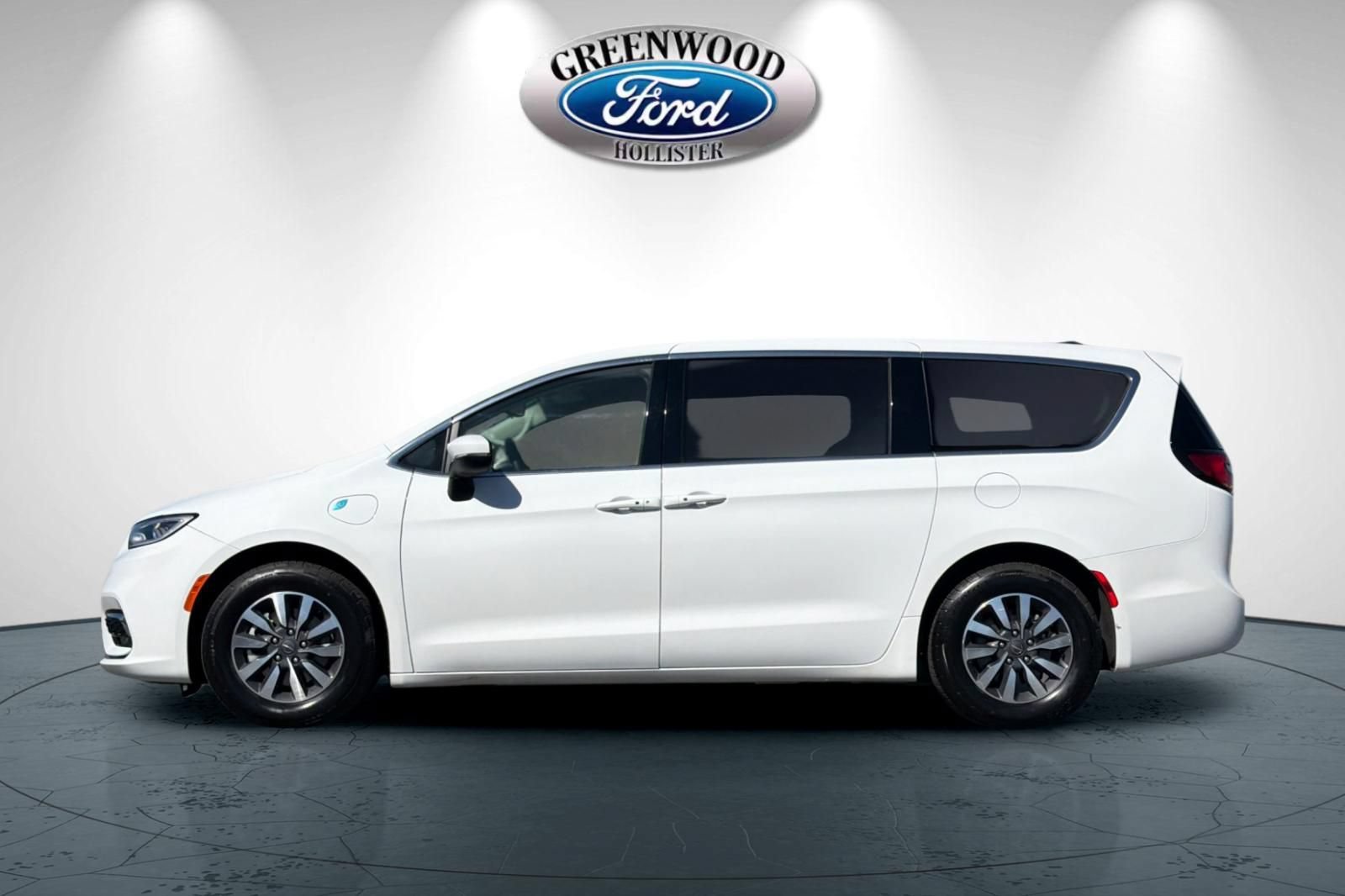 Used 2023 Chrysler Pacifica Touring-L FWD image 7