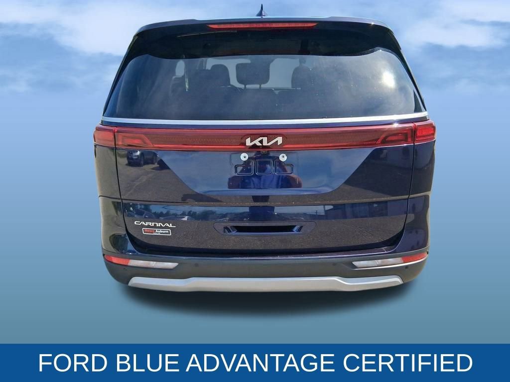 Used 2023 Kia Carnival LX image 4