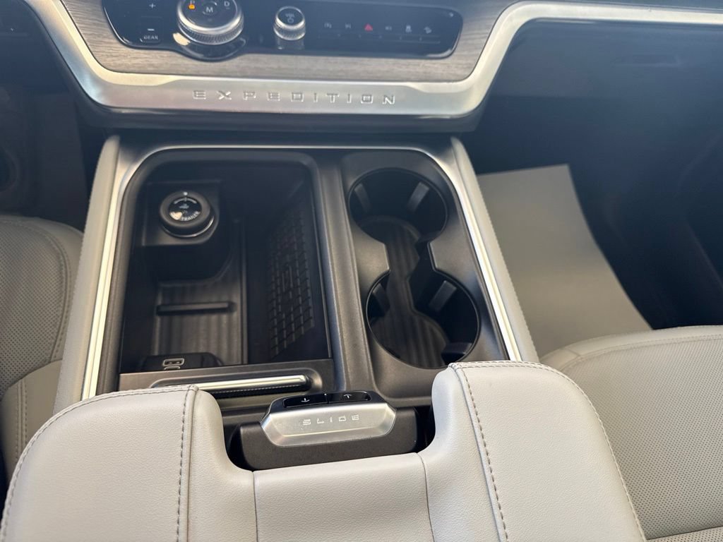 Certified 2025 Ford Expedition Platinum w/ Driver's Package AWD/4WD image 24