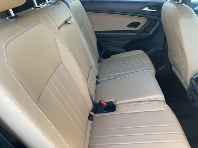 Used 2023 Volkswagen Tiguan SE R-Line image 32
