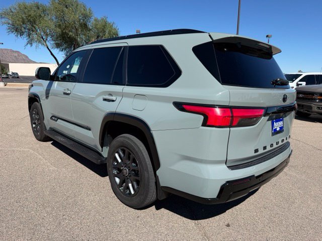 Used 2024 Toyota Sequoia Platinum AWD/4WD image 10