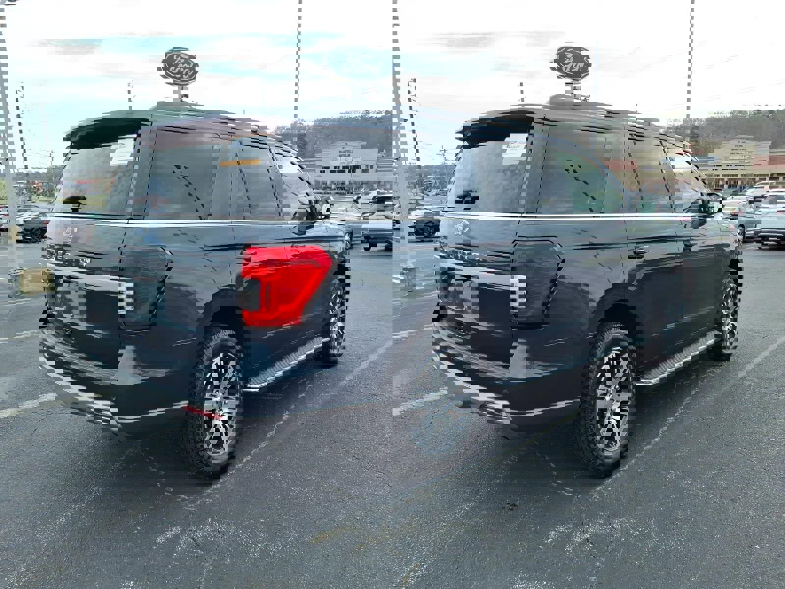 Certified 2022 Ford Expedition XLT image 4