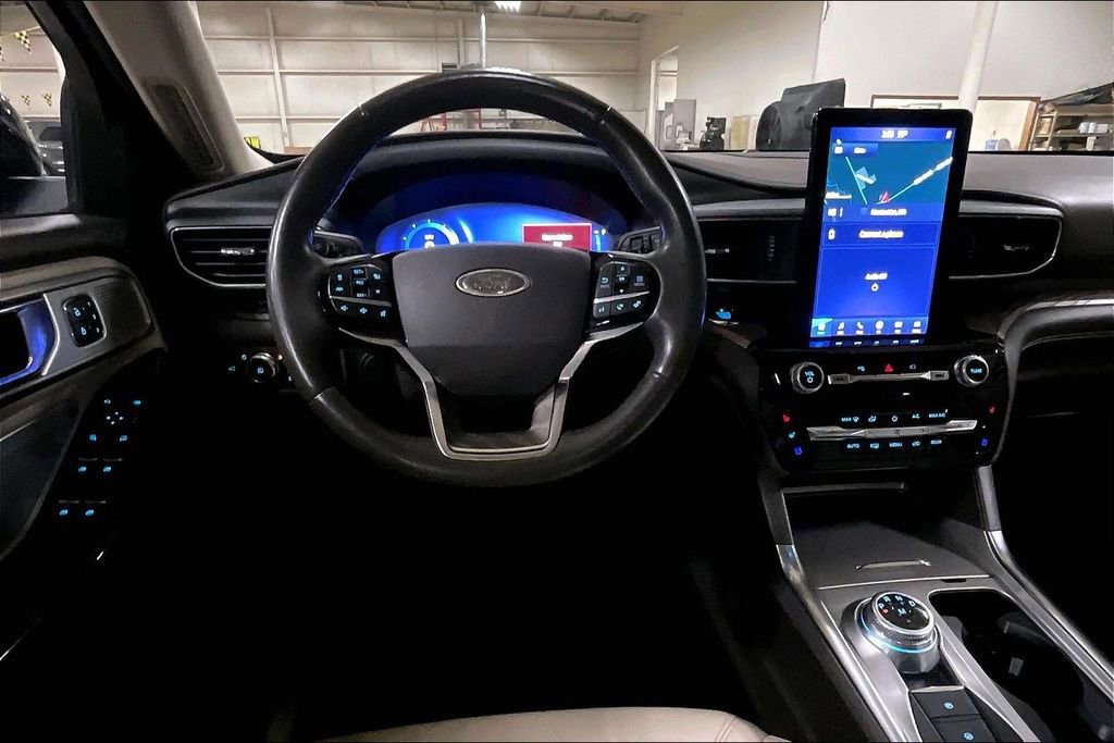 Certified 2021 Ford Explorer Platinum w/ Equipment Group 601A image 7