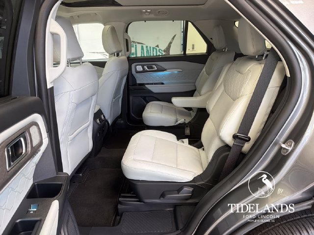 Certified 2025 Ford Explorer Platinum w/ Ultimate Package AWD/4WD image 30