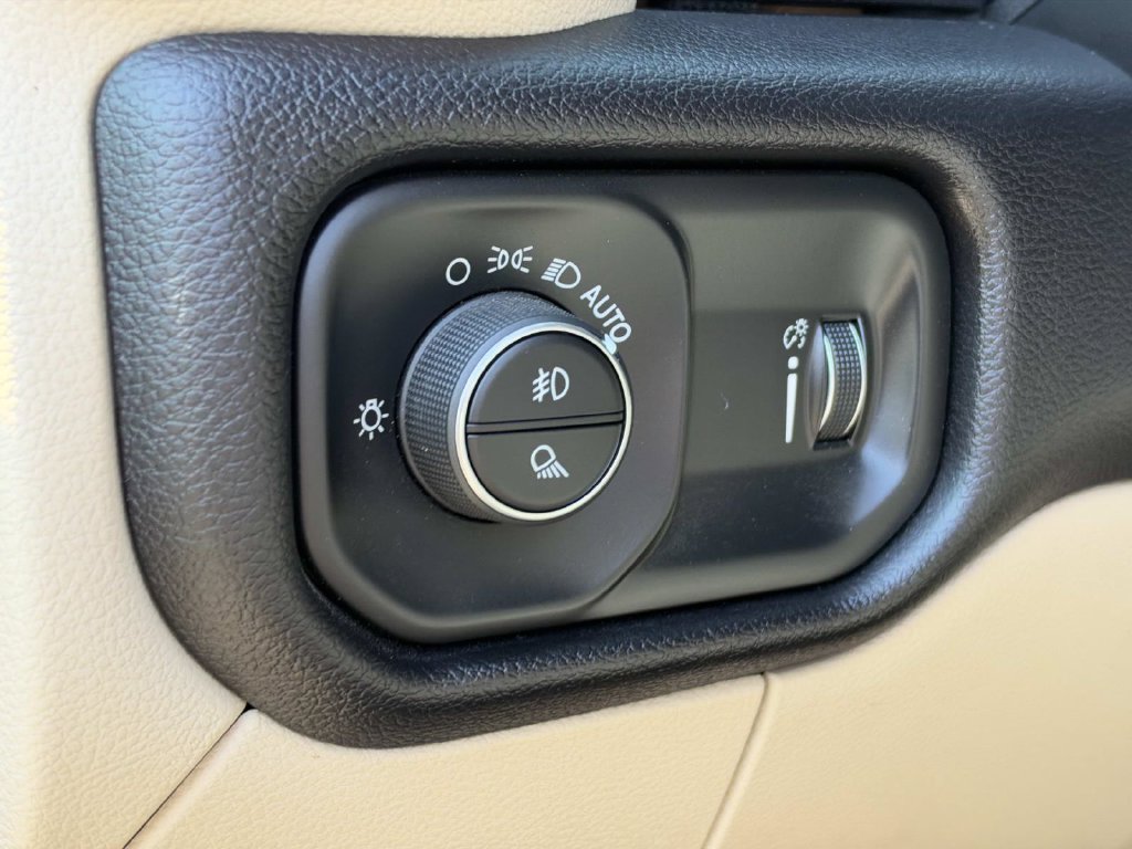 Used 2021 RAM 2500 Big Horn w/ Level 1 Equipment Group AWD/4WD image 24