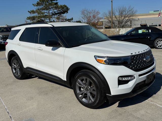 Certified 2023 Ford Explorer XLT w/ Equipment Group 202A AWD/4WD image 8