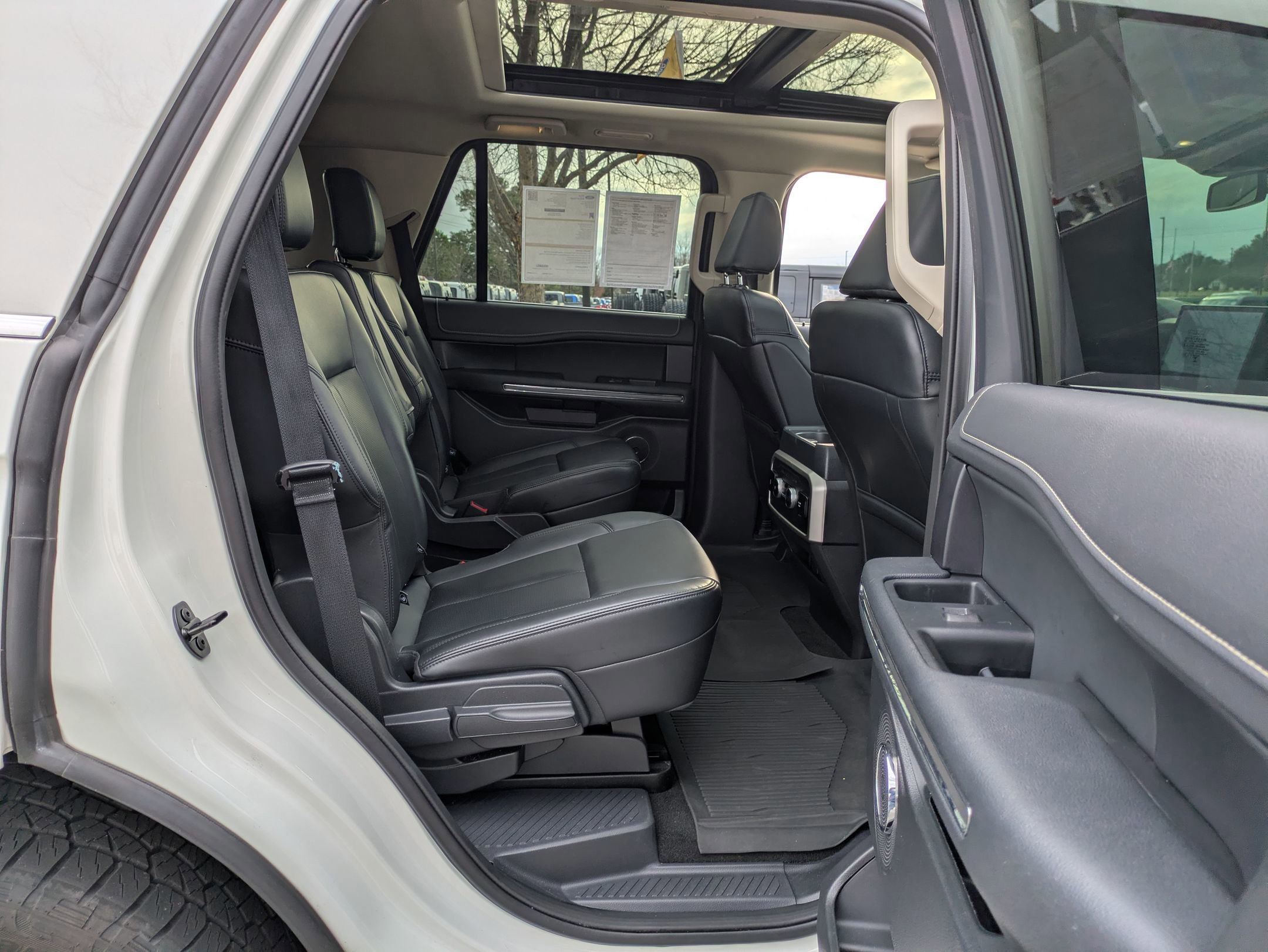 Certified 2024 Ford Expedition XLT image 37