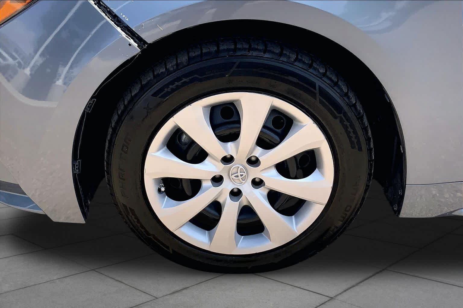 Used 2021 Toyota Corolla LE FWD image 10