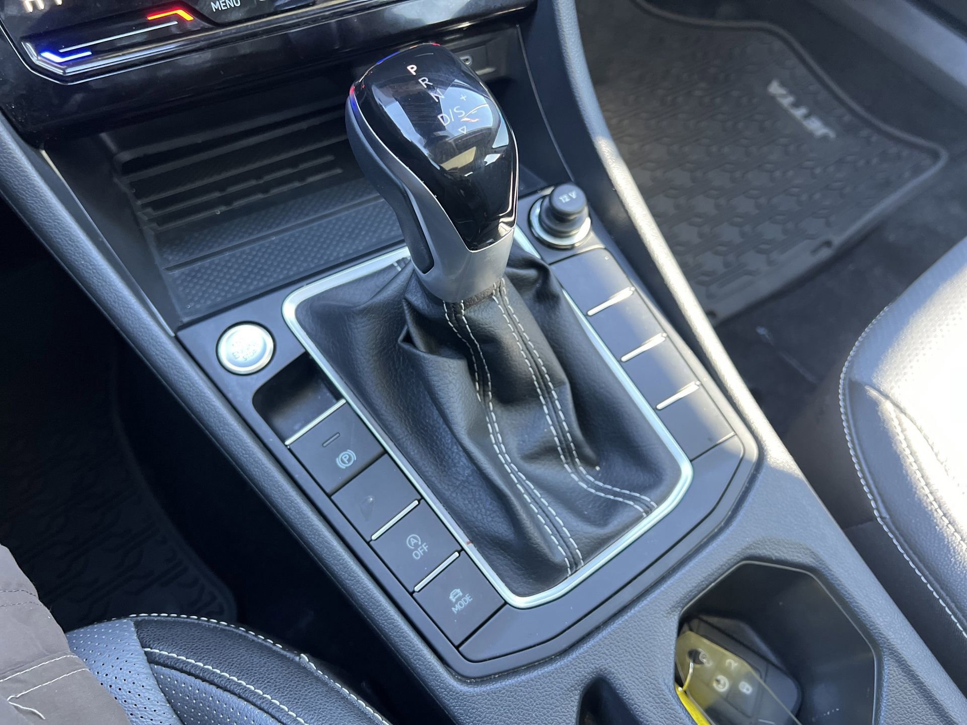 Used 2025 Volkswagen Jetta SEL image 15