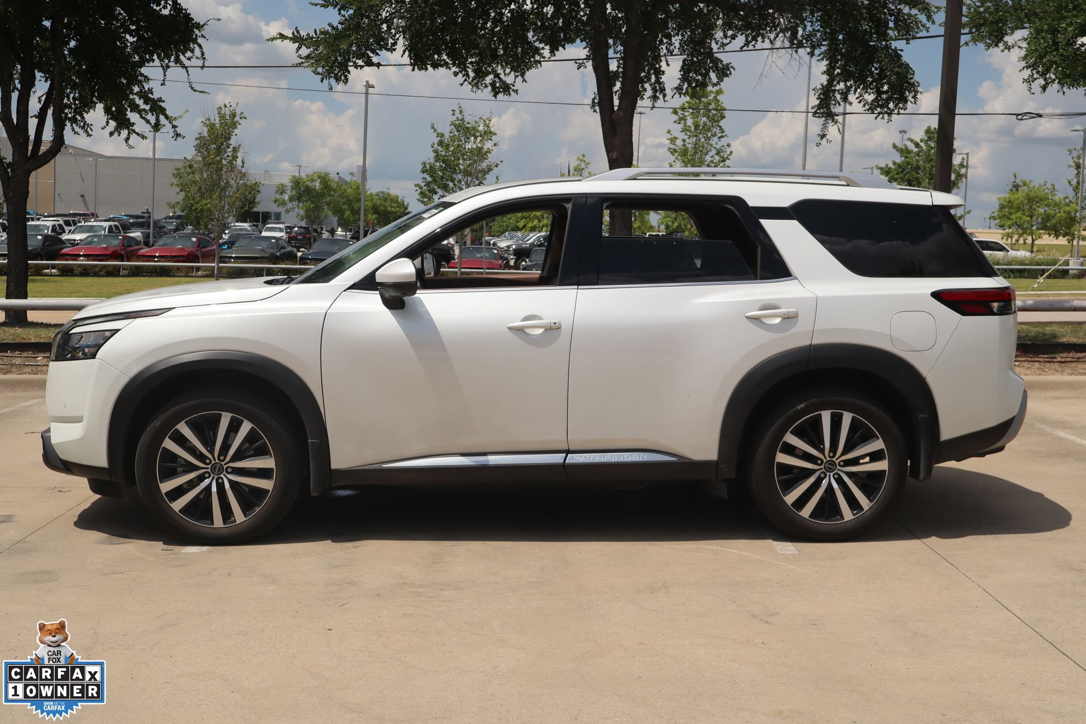 Used 2025 Nissan Pathfinder Platinum FWD image 7
