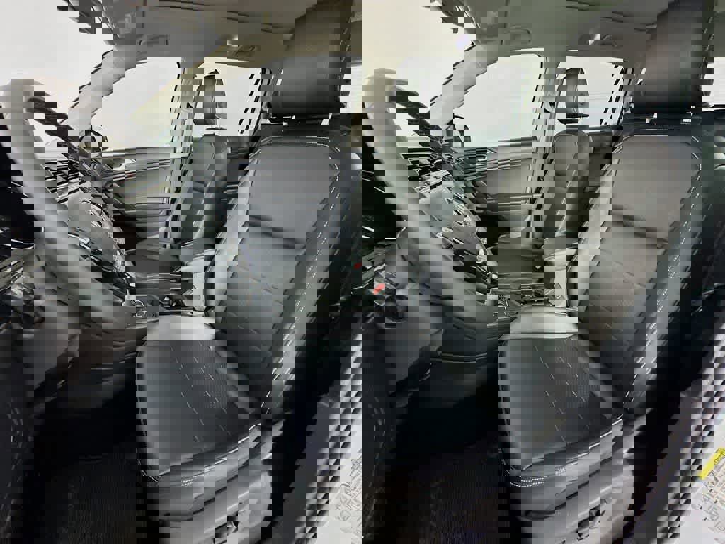 Used 2021 Volkswagen Tiguan SE image 15