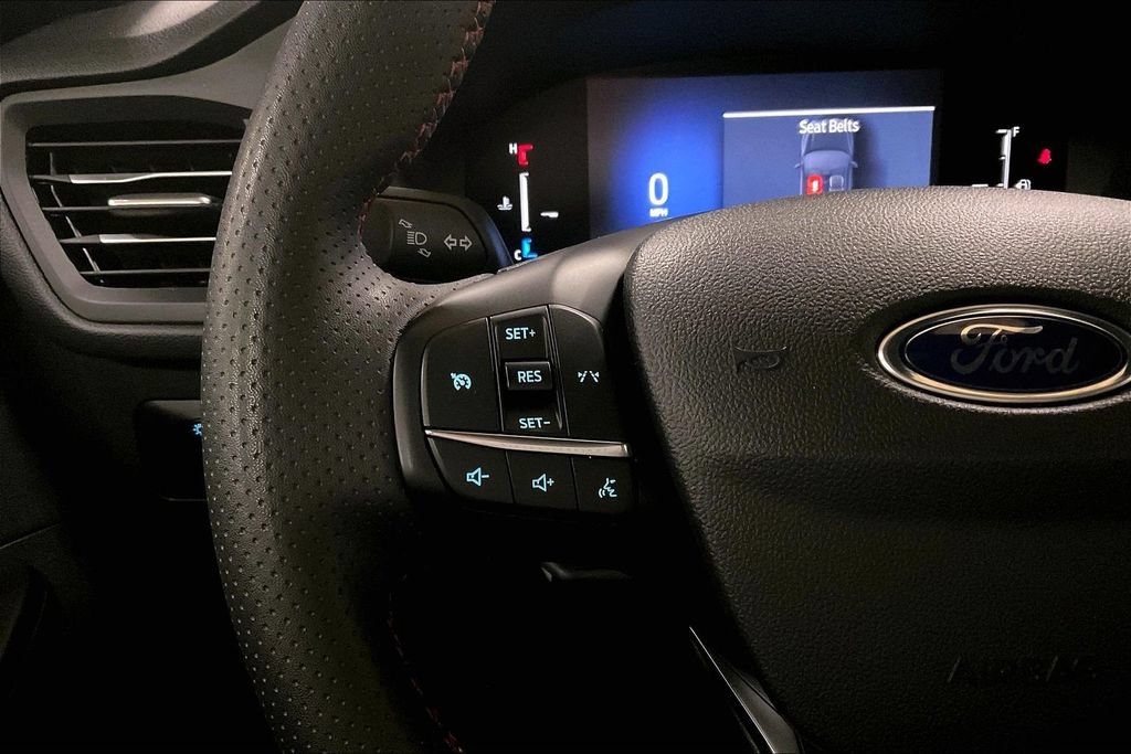 Certified 2025 Ford Escape ST-Line AWD/4WD image 17