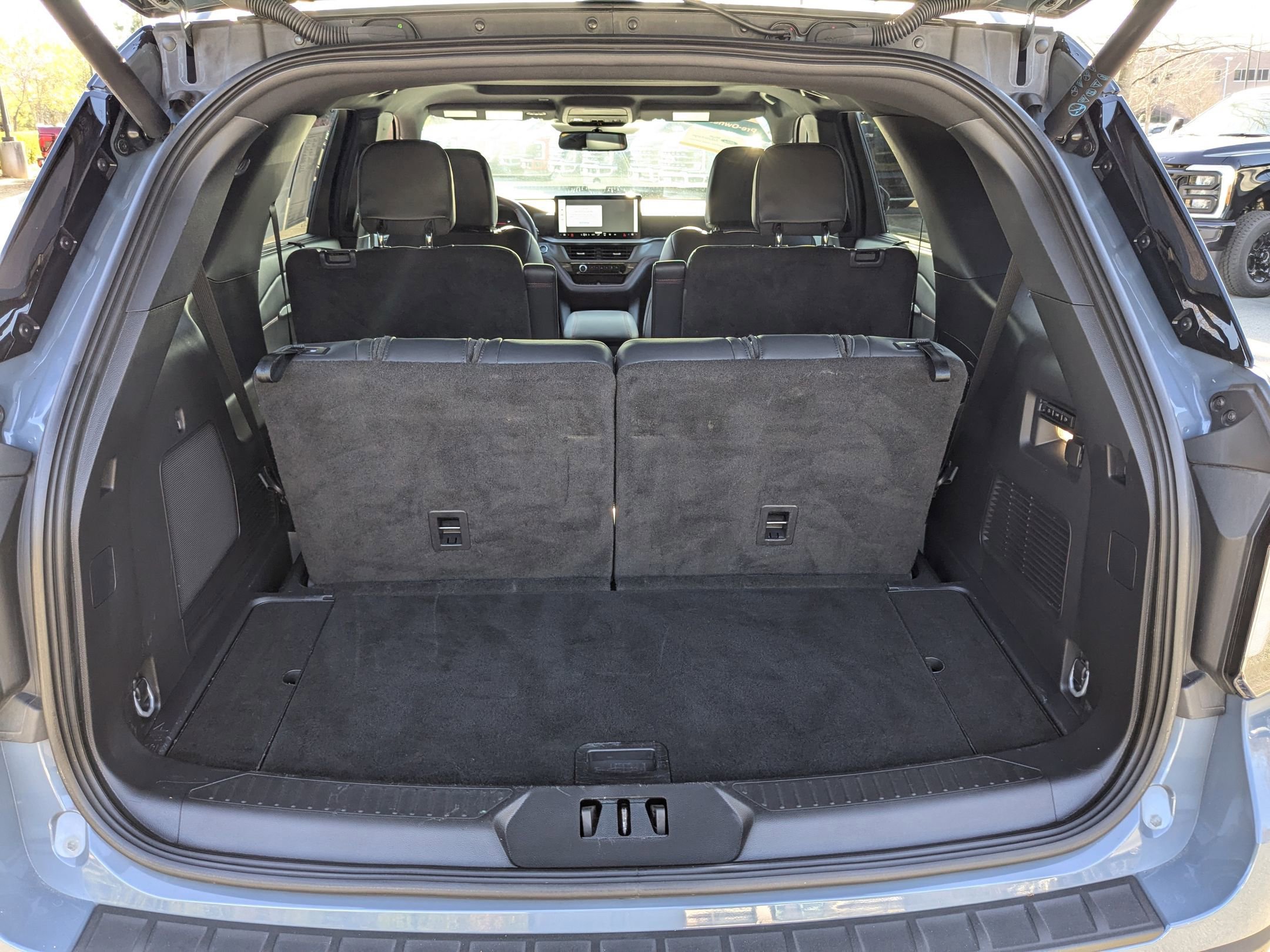 Certified 2025 Ford Explorer ST image 38