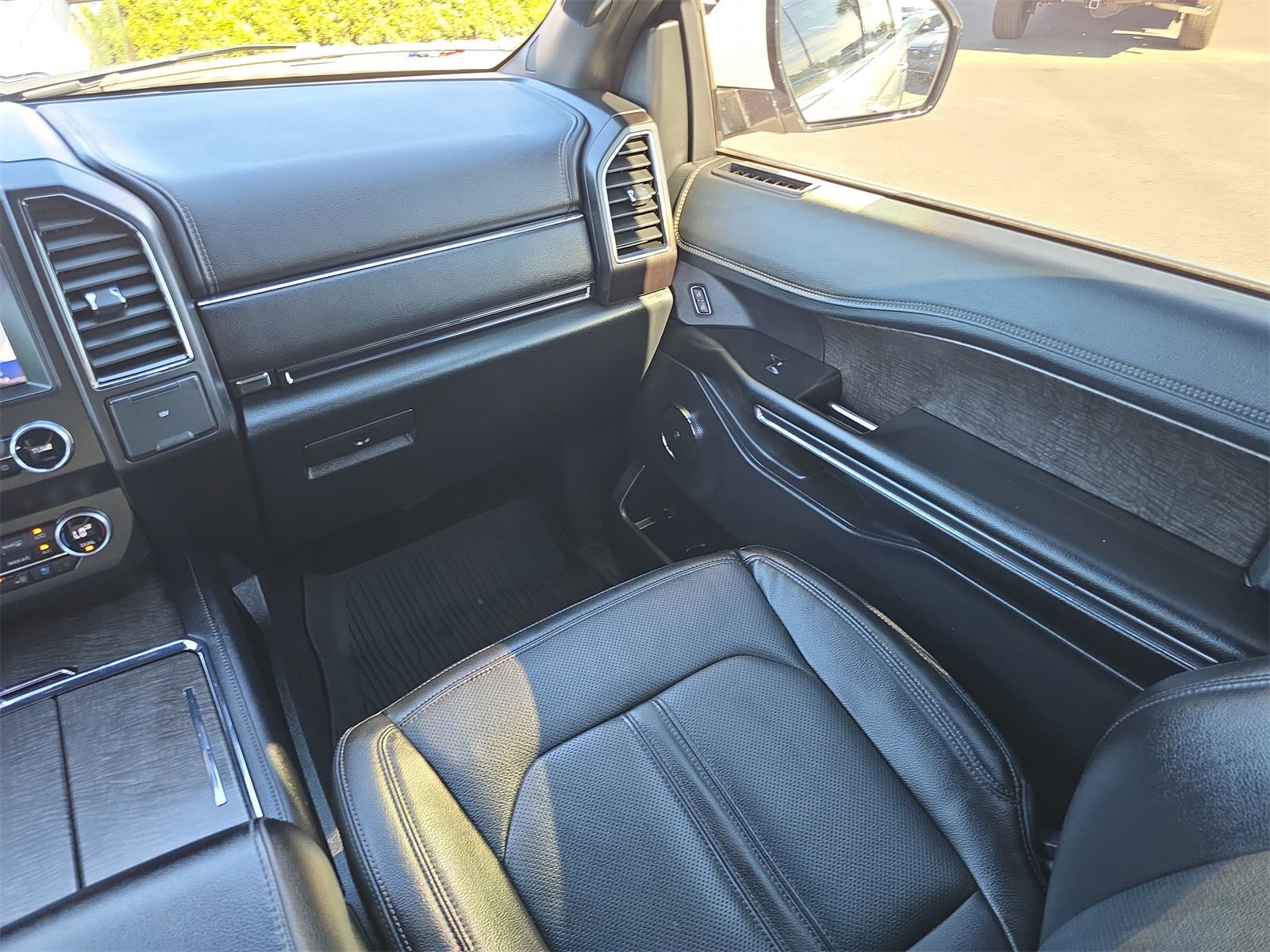 Certified 2021 Ford Expedition Limited image 11
