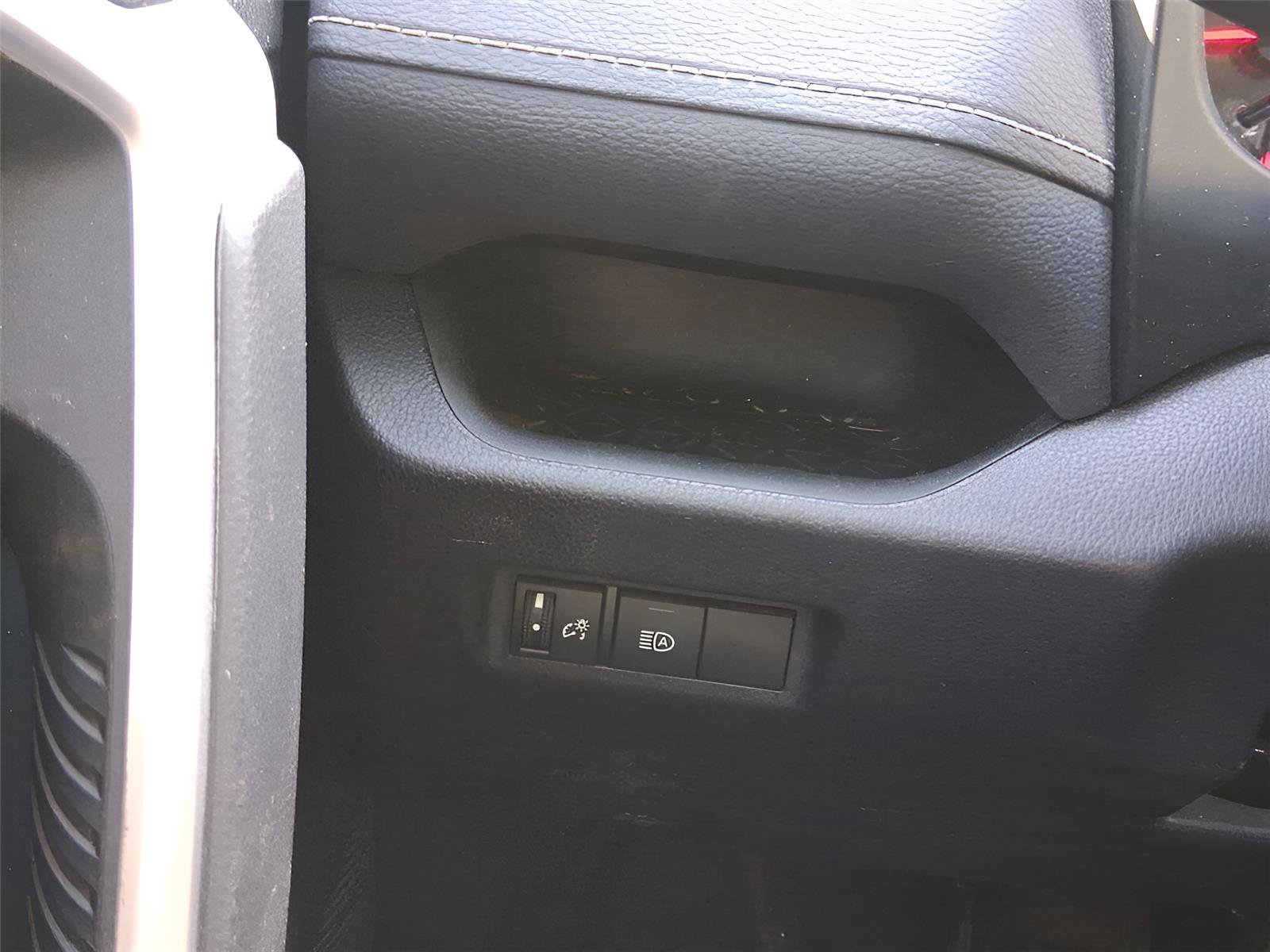 Used 2022 Toyota RAV4 XLE AWD/4WD image 18